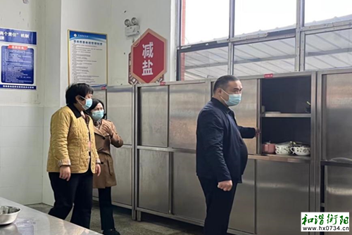衡南县人大代表调研咸塘联合学校“校园餐”工作