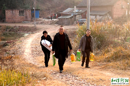 祁东二中教育集团：走村入户送温暖，关爱助学到家庭