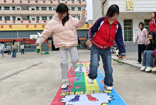 衡阳县渣江中学开展心理游园会活动