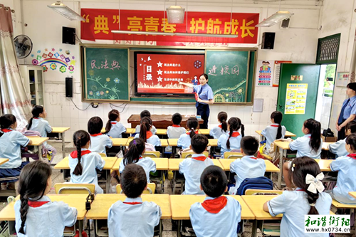 灵官庙小学：党建引领筑防线，法典护航伴成长