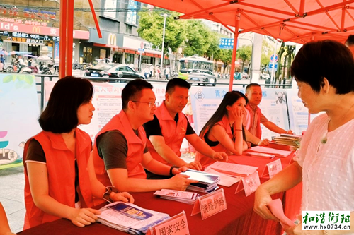 祁东县洪桥街道：开展平安法治集中宣传活动
