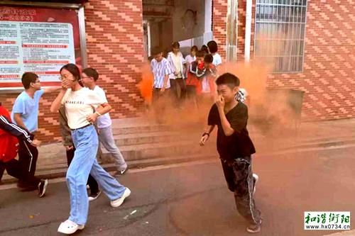 应急｜咸塘学校开展消防演练 筑牢安全“防火墙”