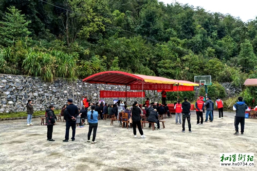 祁东“帮帮团”:“微舞台”点亮重阳,暖透山乡老人心