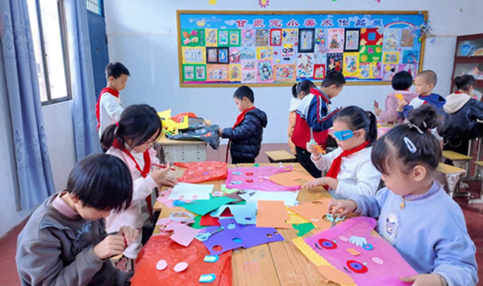 三湖甘泉完小:“会飞的娃娃”促进“五育融合”