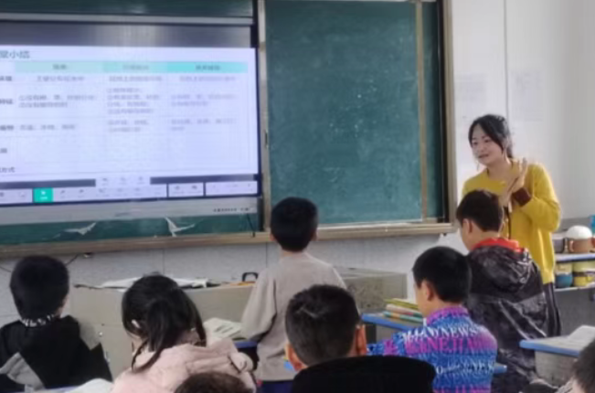 井头联合学校举行中青年教师示范课展示活动