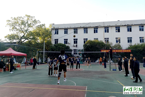 祁东清源中学:县排球赛女子折桂男子摘银