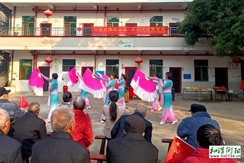祁东县砖塘镇三宝广场舞舞蹈队赴镇敬老院送温暖