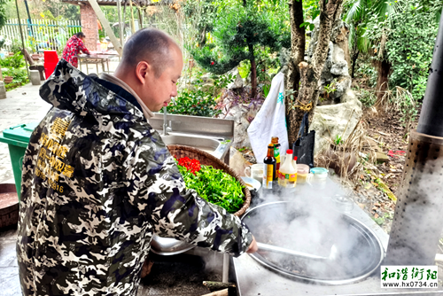 岳屏镇东湖村：分猪肉磨豆腐，小年团圆年味浓