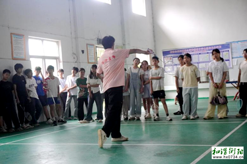 “‘锌’火筑梦”科普队开展羽毛球赛事活动
