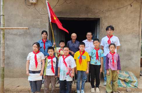 真陂小学:敬老传美德 童心暖重阳