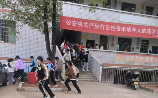 大浦镇中心学校:实战演练强防护 消防安全护校园
